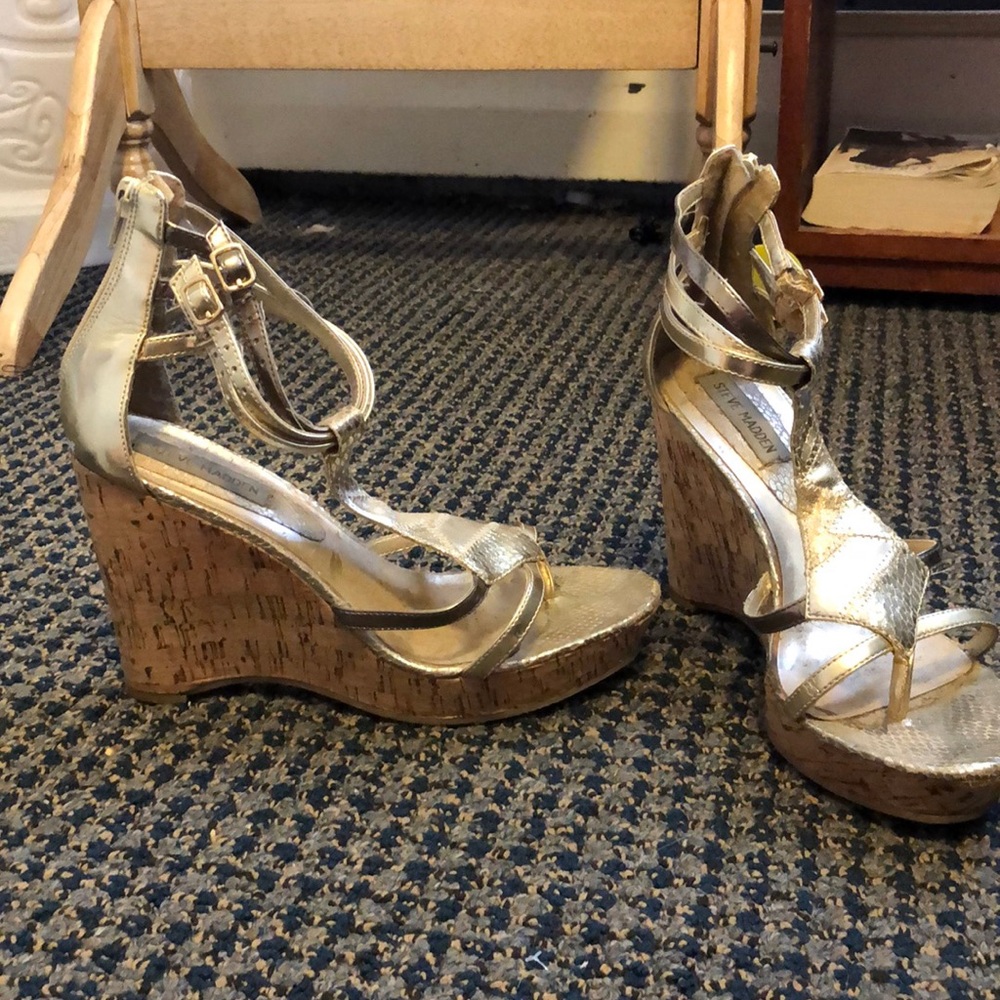 Steve Maddens gold wedges